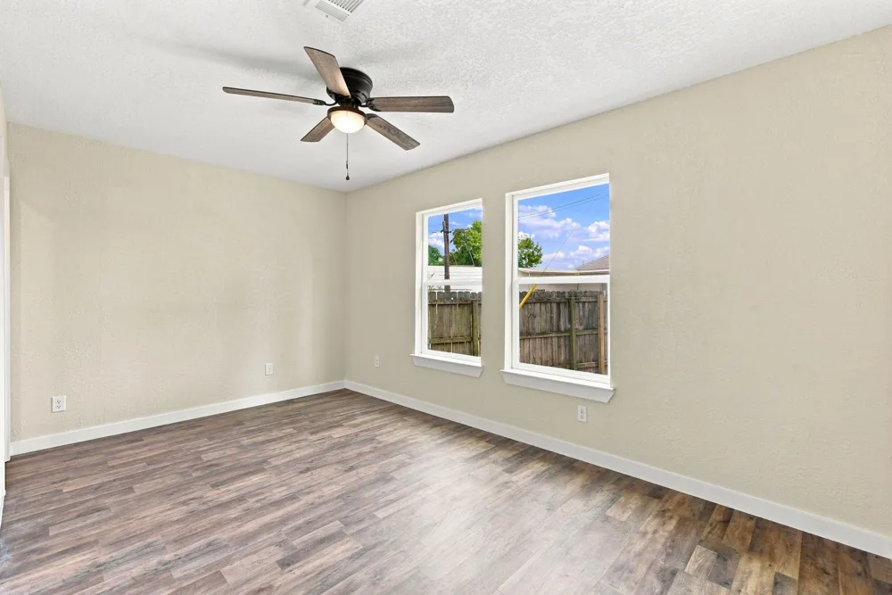 801 E Defee Avenue Baytown, TX 77520