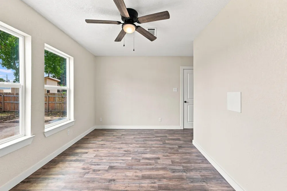 801 E Defee Avenue Baytown, TX 77520