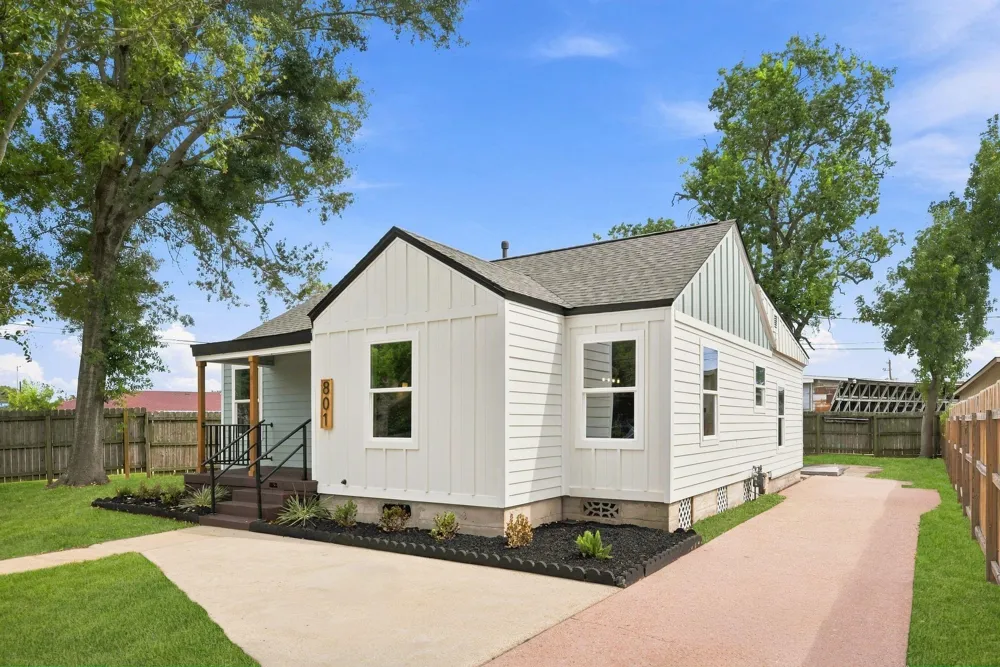 801 E Defee Avenue Baytown, TX 77520