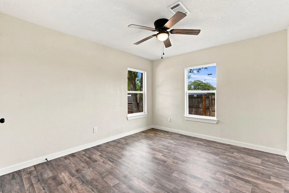 801 E Defee Avenue Baytown, TX 77520