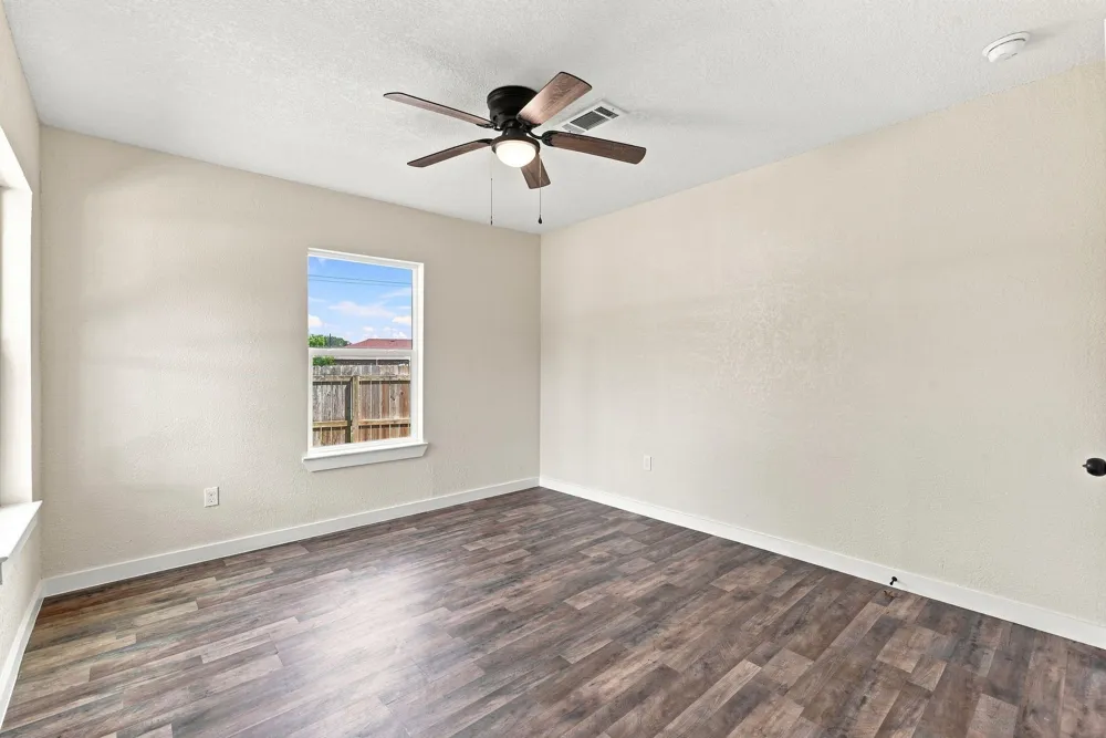 801 E Defee Avenue Baytown, TX 77520