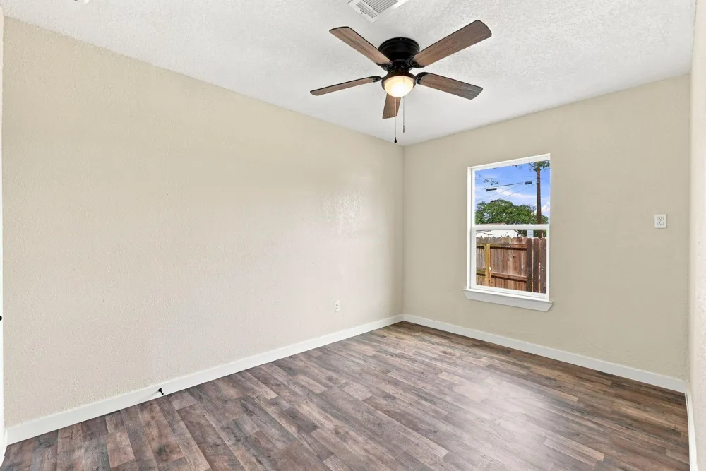 801 E Defee Avenue Baytown, TX 77520