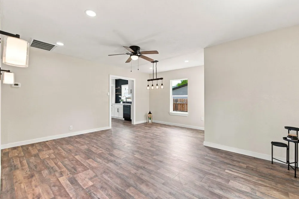 801 E Defee Avenue Baytown, TX 77520