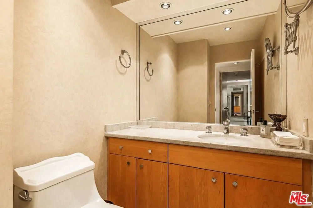 10790 Wilshire Boulevard #1001 Los Angeles, CA 90024