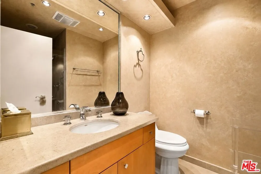 10790 Wilshire Boulevard #1001 Los Angeles, CA 90024