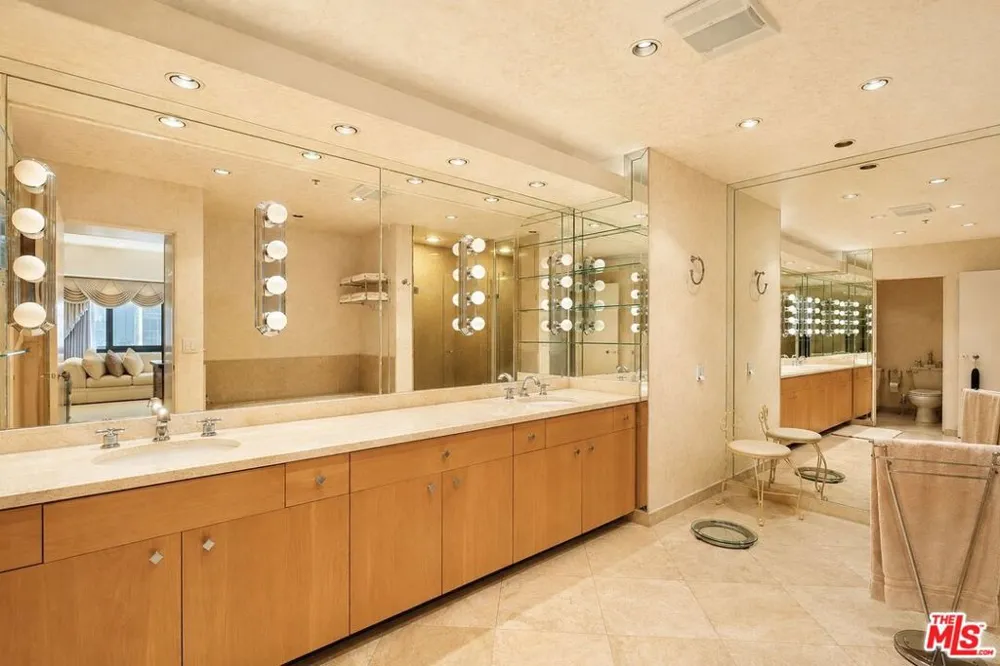 10790 Wilshire Boulevard #1001 Los Angeles, CA 90024