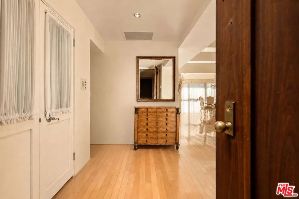 10790 Wilshire Boulevard #1001 Los Angeles, CA 90024