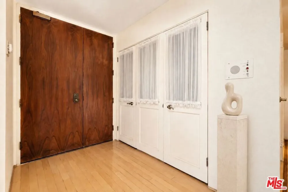 10790 Wilshire Boulevard #1001 Los Angeles, CA 90024