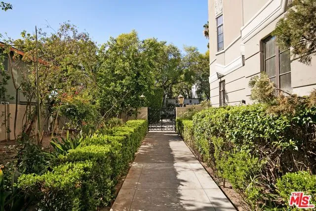 1314 HAYWORTH AVENUE #502 West Hollywood, CA 90046