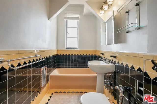 1314 HAYWORTH AVENUE #502 West Hollywood, CA 90046