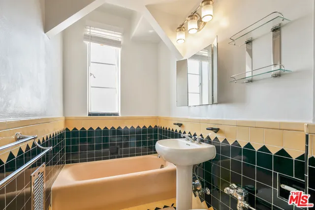1314 HAYWORTH AVENUE #502 West Hollywood, CA 90046