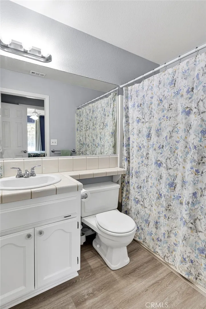 8951 Avocado Hesperia, CA 92345