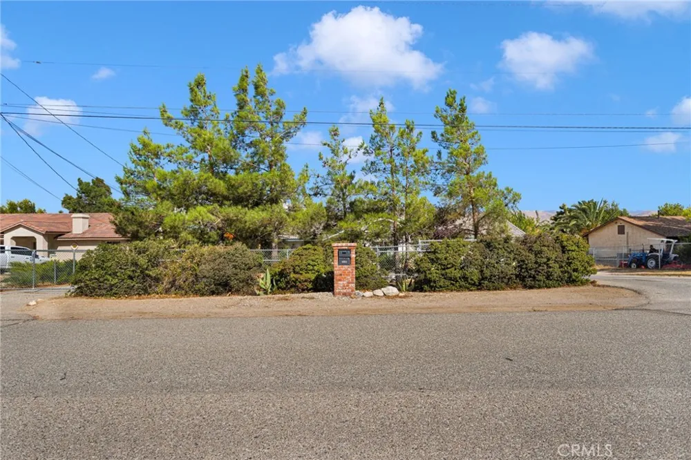 8951 Avocado Hesperia, CA 92345