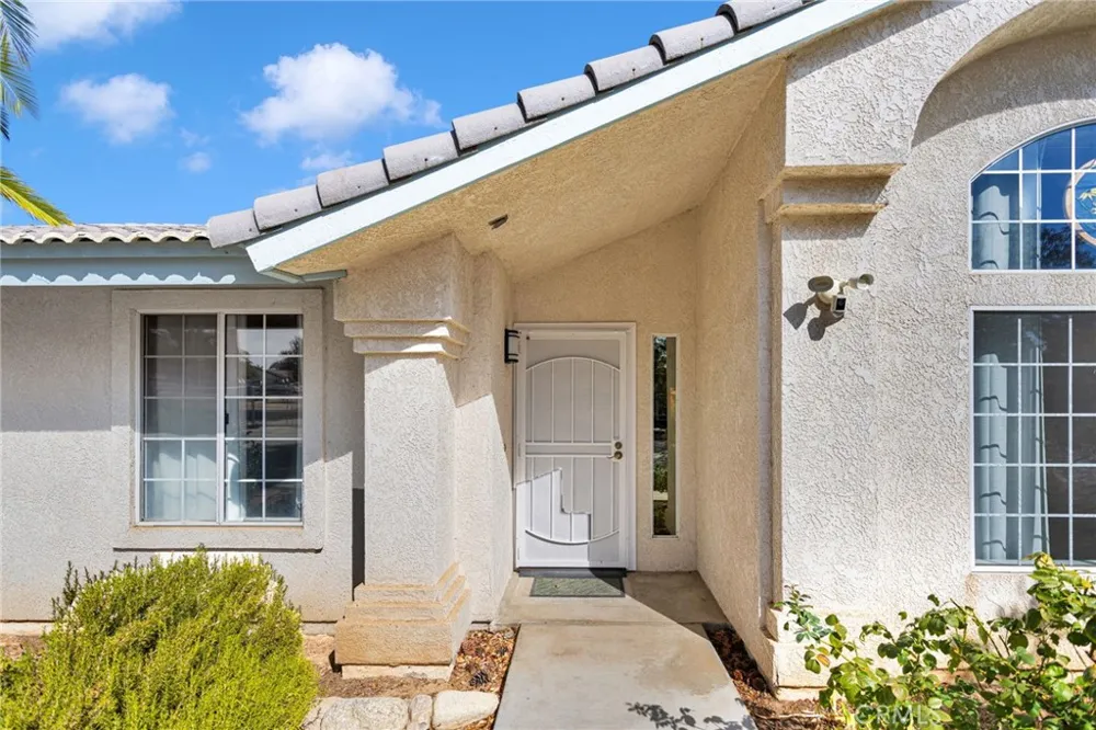 8951 Avocado Hesperia, CA 92345
