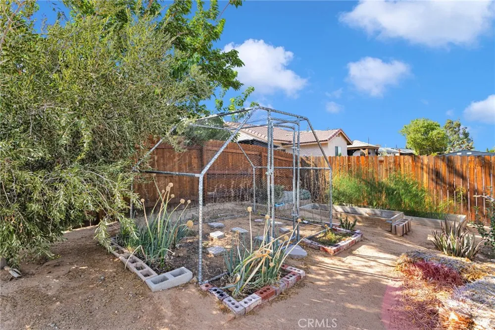 8951 Avocado Hesperia, CA 92345