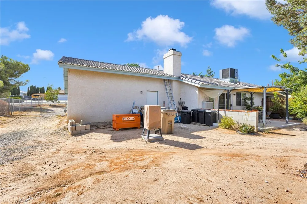 8951 Avocado Hesperia, CA 92345