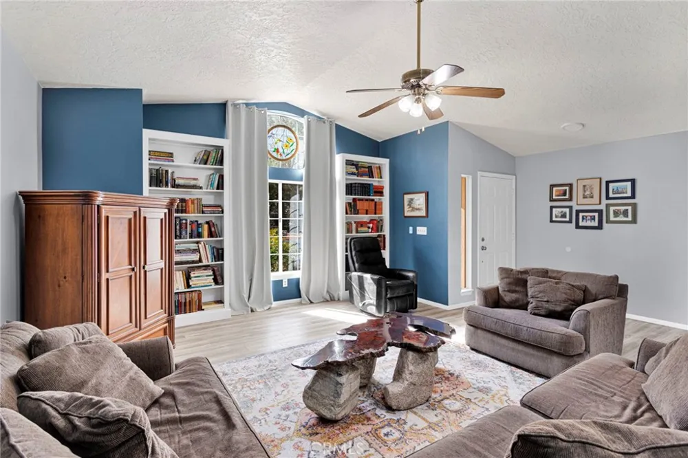 8951 Avocado Hesperia, CA 92345