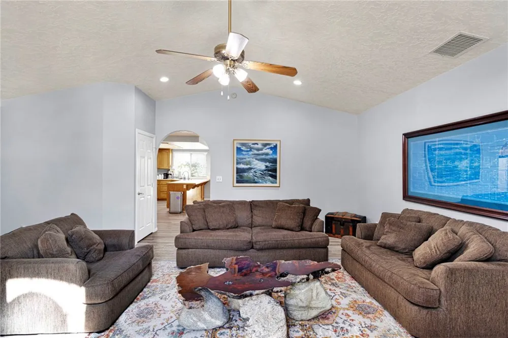 8951 Avocado Hesperia, CA 92345