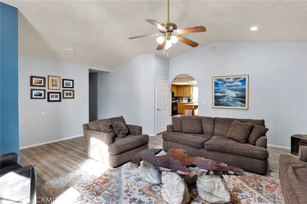 8951 Avocado Hesperia, CA 92345