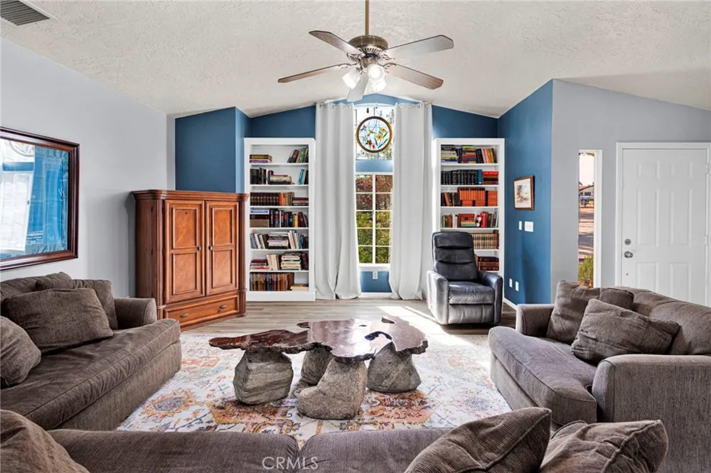 8951 Avocado Hesperia, CA 92345