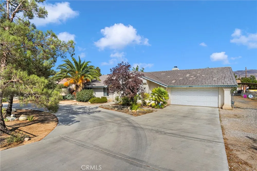 8951 Avocado Hesperia, CA 92345