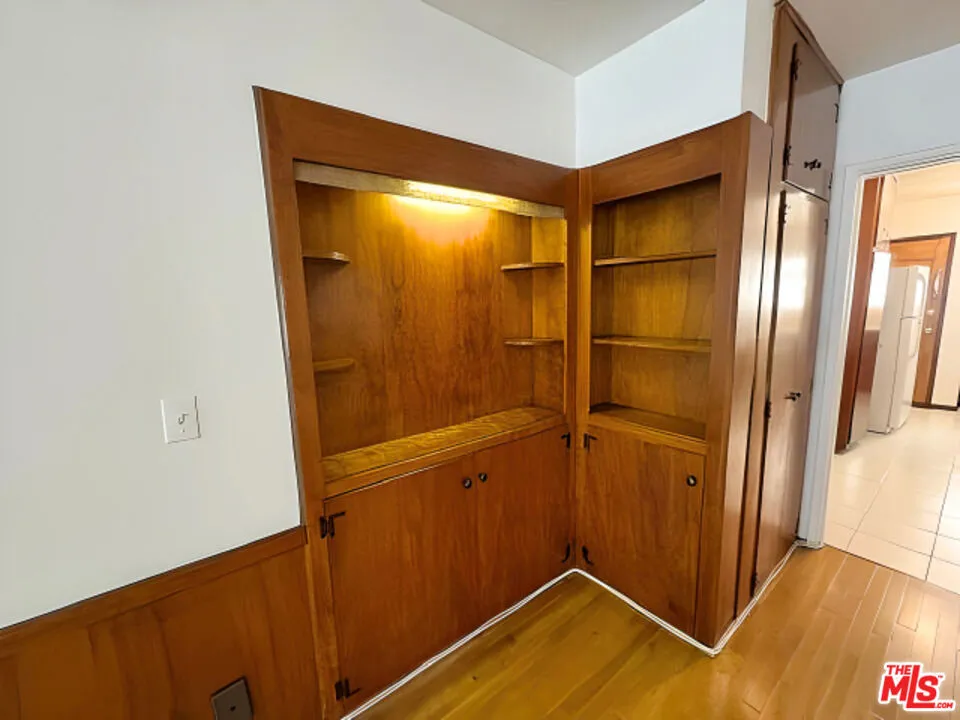 143 Hamilton Drive #F Beverly Hills, CA 90211