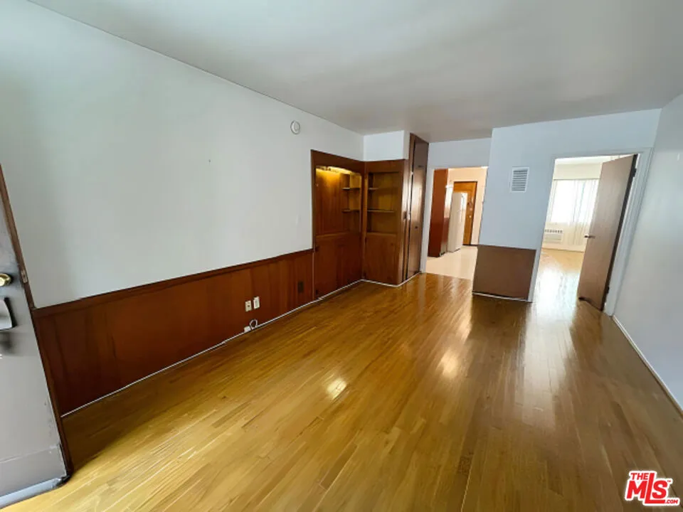 143 Hamilton Drive #F Beverly Hills, CA 90211