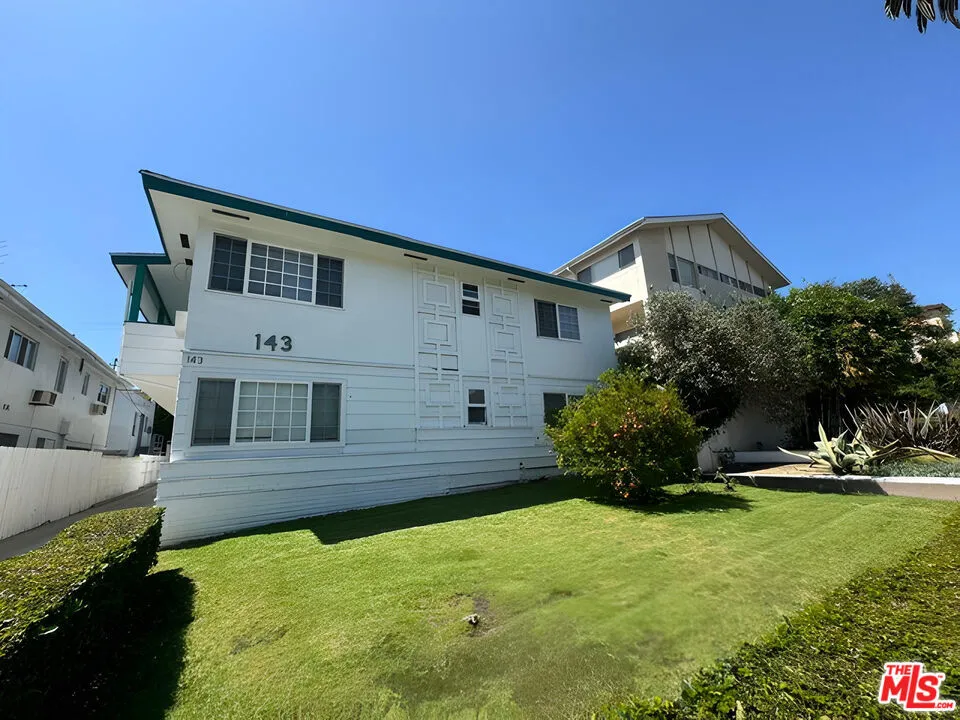 143 Hamilton Drive #F Beverly Hills, CA 90211
