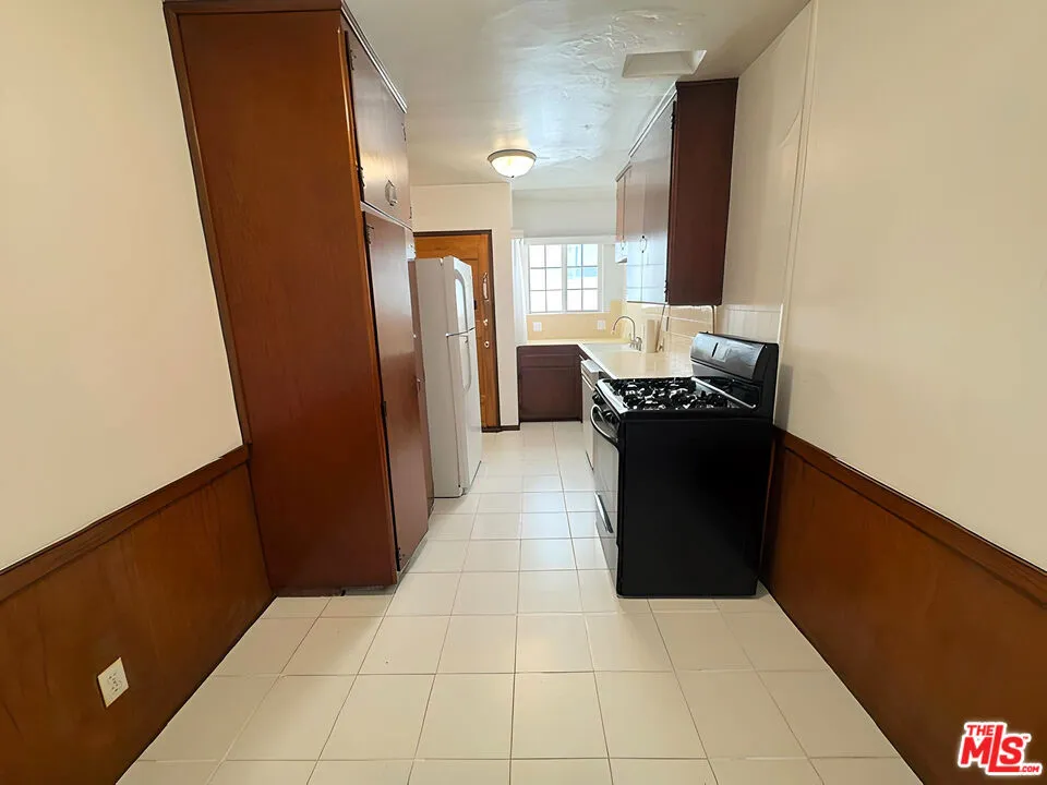 143 Hamilton Drive #F Beverly Hills, CA 90211