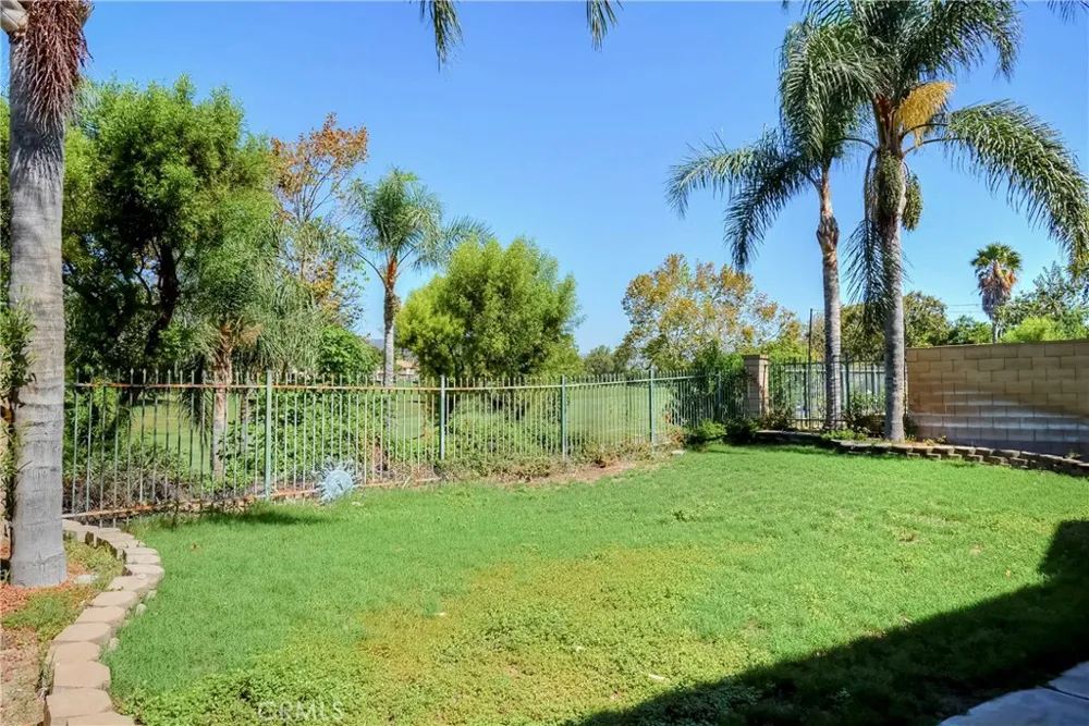 6184 Medinah Fontana, CA 92336