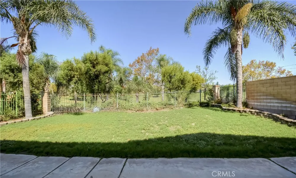 6184 Medinah Fontana, CA 92336
