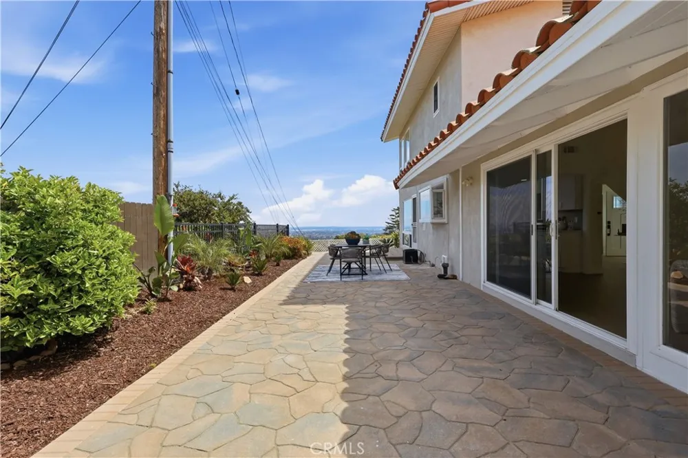 5123 Willow Wood Rolling Hills Estates, CA 90274