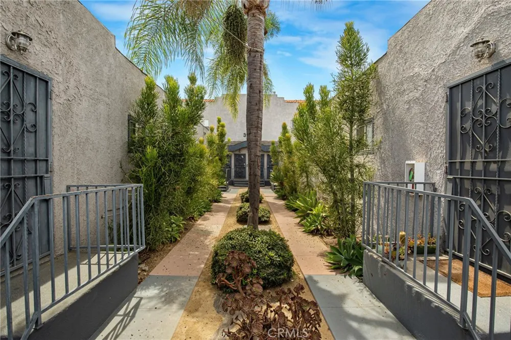 3956 W 27th Street Los Angeles, CA 90018
