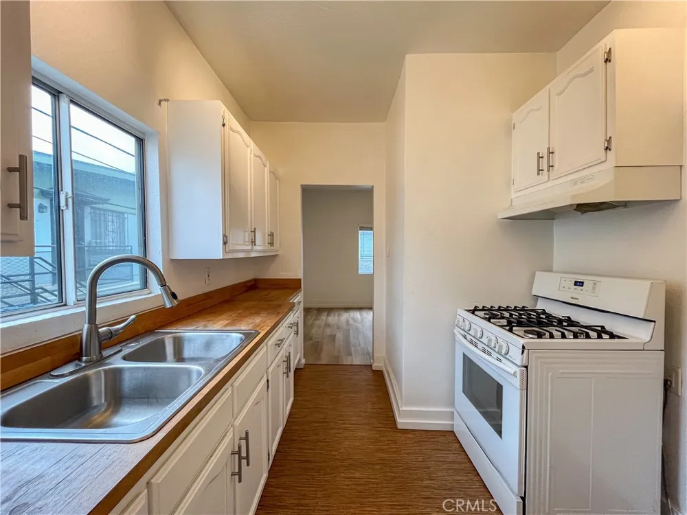 3956 W 27th Street Los Angeles, CA 90018