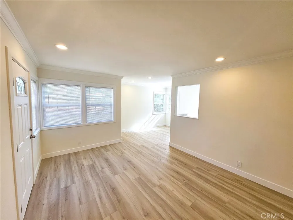 154 Adams Avenue Huntington Beach, CA 92648