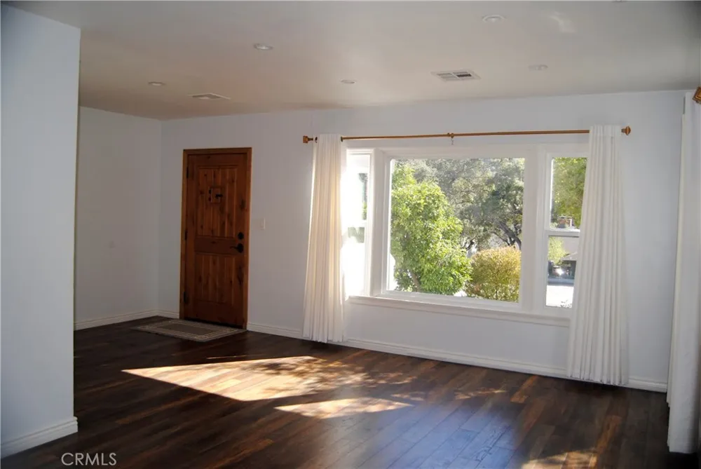 3121 Honolulu Avenue Glendale, CA 91214