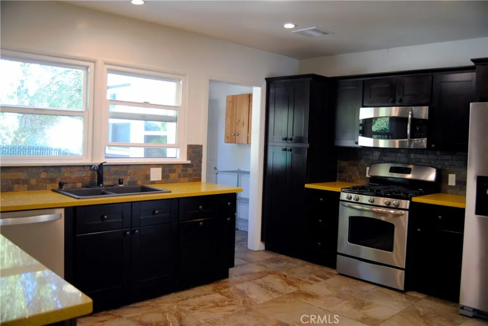 3121 Honolulu Avenue Glendale, CA 91214