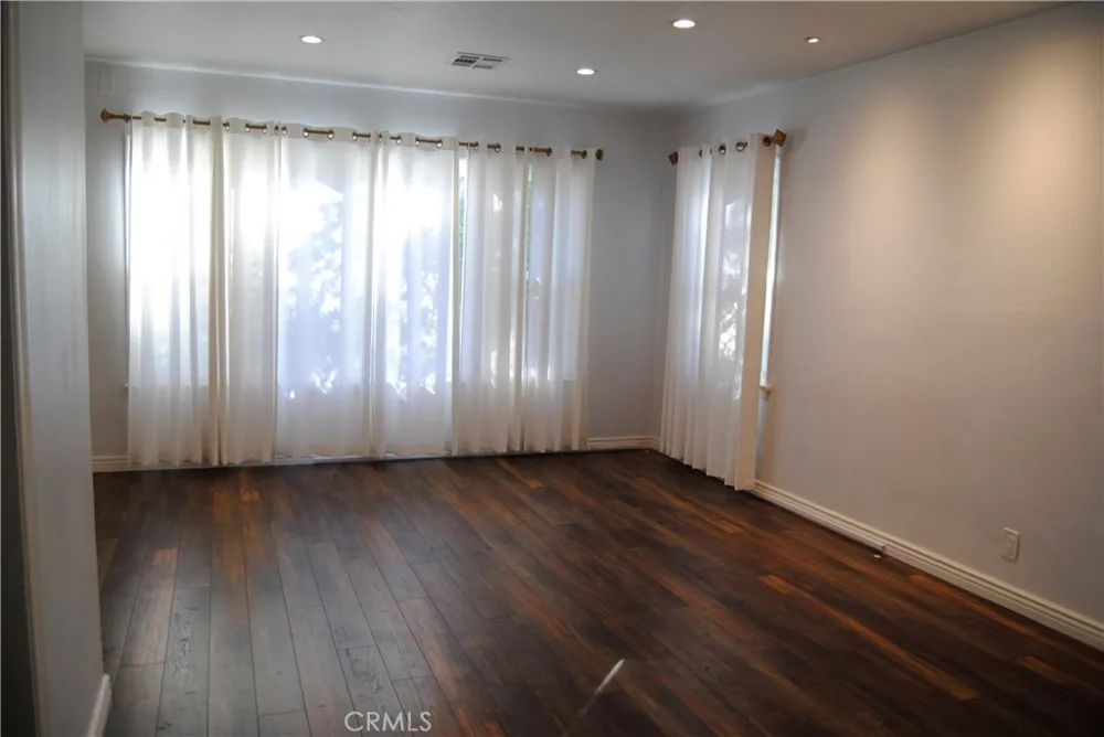3121 Honolulu Avenue Glendale, CA 91214