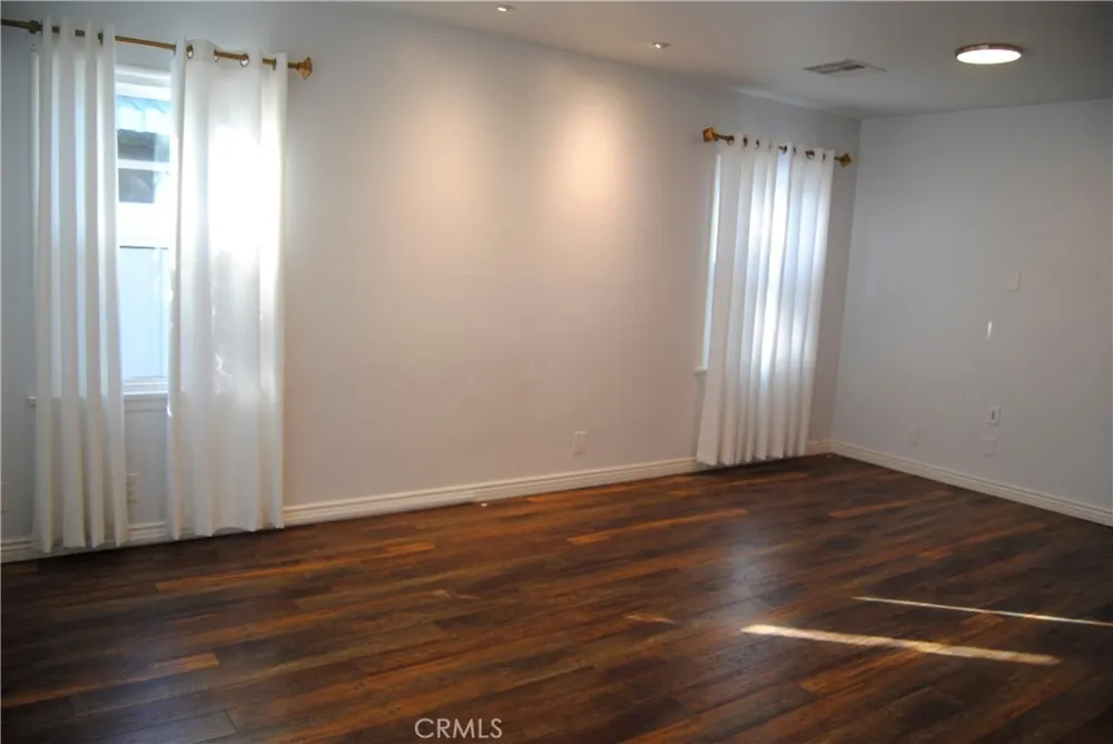 3121 Honolulu Avenue Glendale, CA 91214