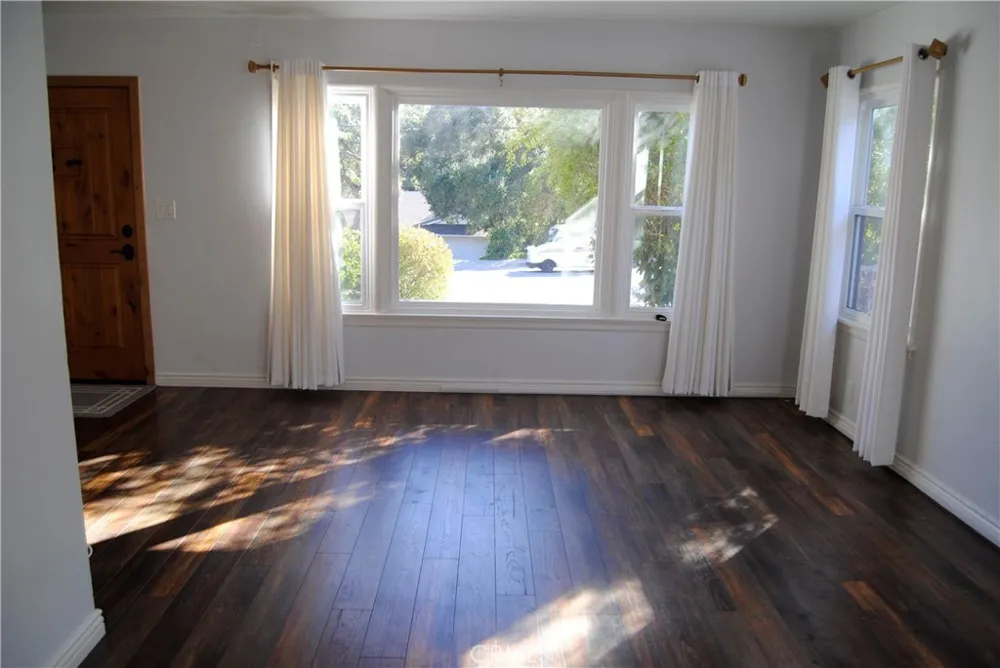 3121 Honolulu Avenue Glendale, CA 91214