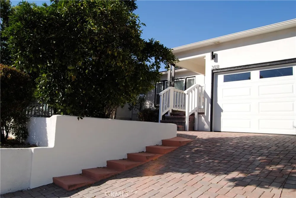 3121 Honolulu Avenue Glendale, CA 91214