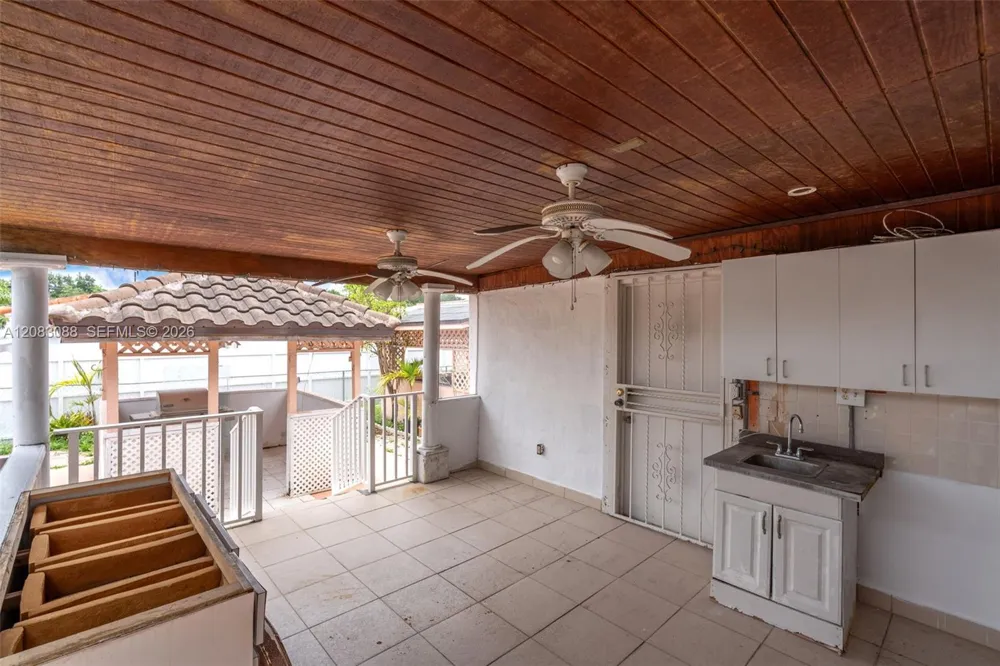 615 SW 62nd Ct Miami, FL 33144