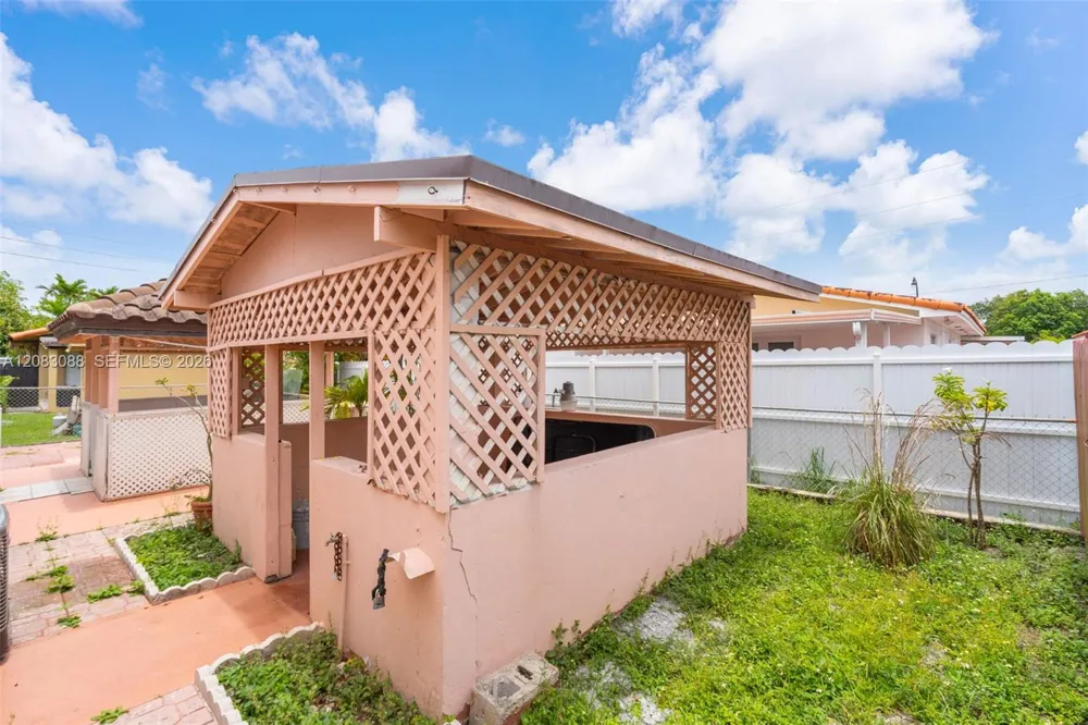 615 SW 62nd Ct Miami, FL 33144