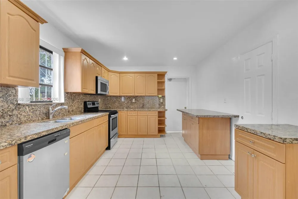 615 SW 62nd Ct Miami, FL 33144