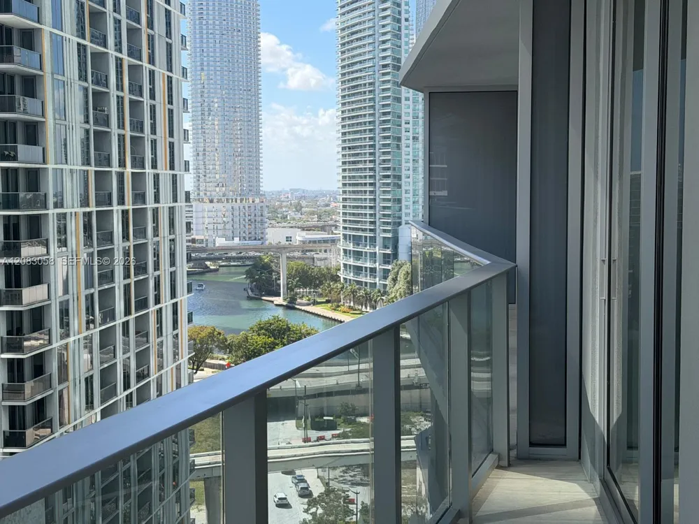 77 SE 5TH #1611 Miami, FL 33131