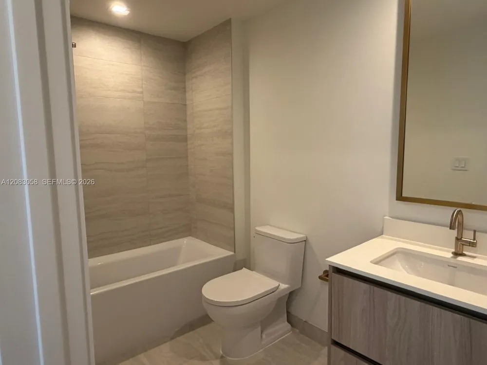 77 SE 5TH #1611 Miami, FL 33131