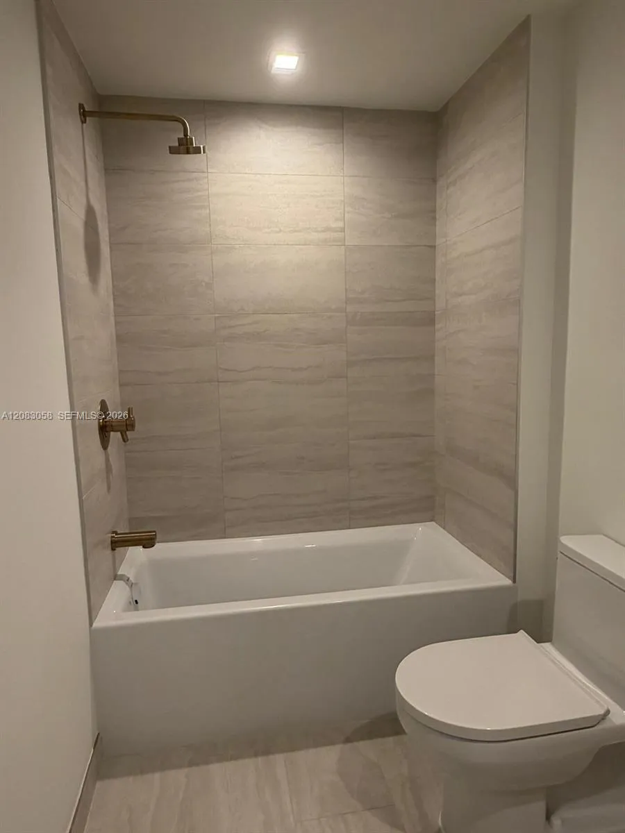 77 SE 5TH #1611 Miami, FL 33131