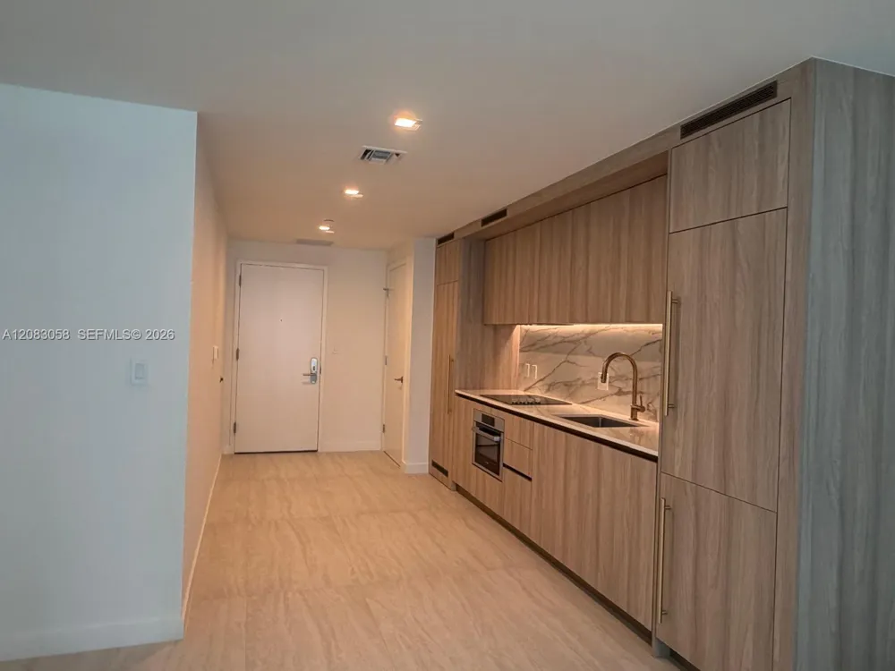 77 SE 5TH #1611 Miami, FL 33131