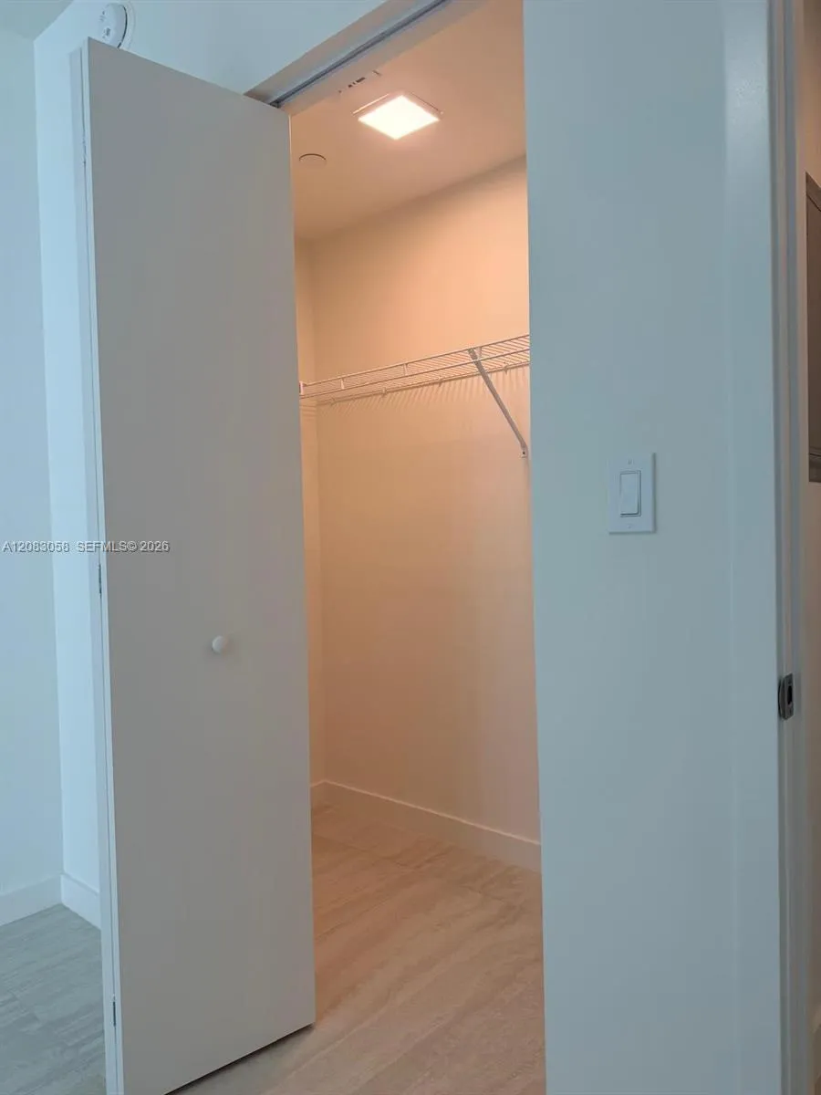 77 SE 5TH #1611 Miami, FL 33131