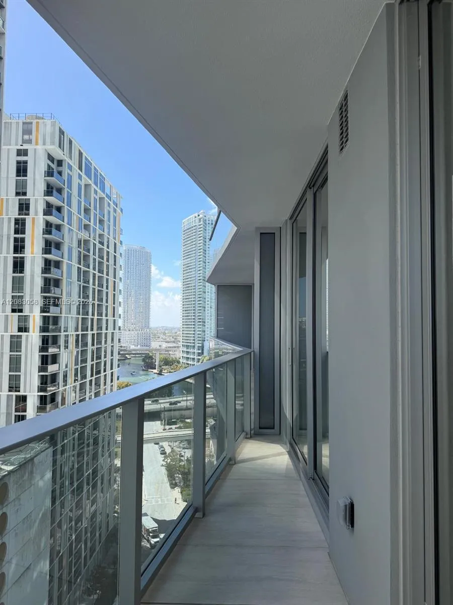 77 SE 5TH #1611 Miami, FL 33131